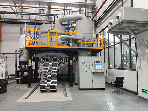 立式真空釬焊設備.jpg 立式真空釬焊設備.jpg