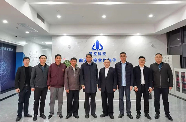 校企合作促發展——頂立科技與江西理工大學簽署人才聯合培養合作協議 (2).jpg 校企合作促發展——頂立科技與江西理工大學簽署人才聯合培養合作協議 (2).jpg